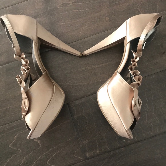 Guess Gold Fancy High Heels - Picture 3 of 7